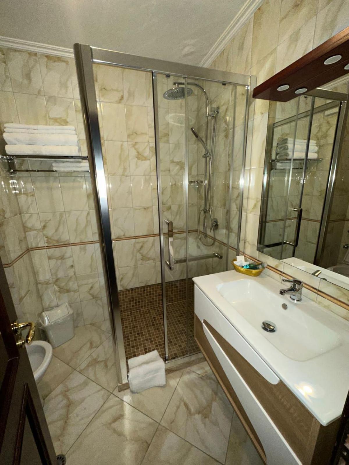 Hotel Dinasty 4*